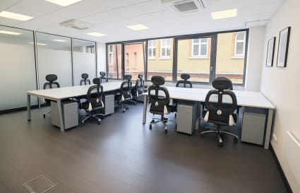 Modern, Fully-Serviced 10-Person Office - Just 300m from Farringdon Station.