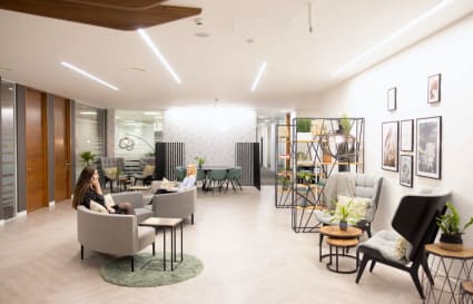 External Private Office for up to 28 People | 925 Sq. Ft.