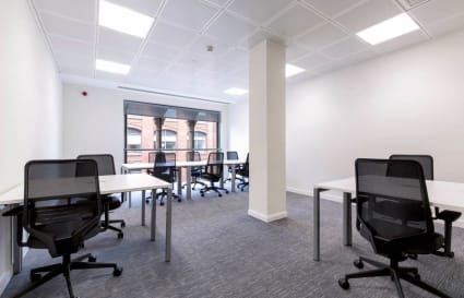 26 Person External Private Office in Leeds | 1,070 Sq. Ft.