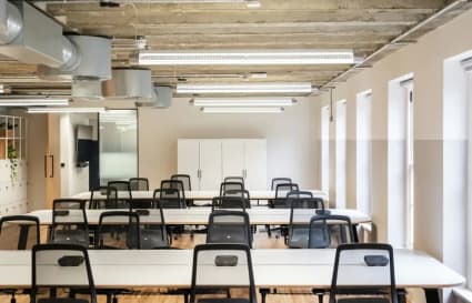 18 Person External Managed Office in London with Meeting Room | 1,072 sq ft