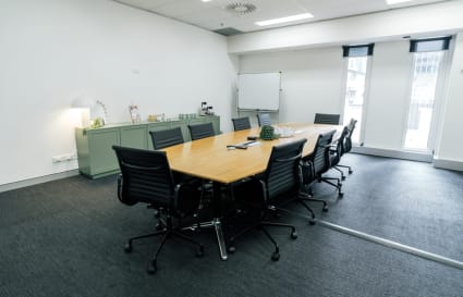 4 Person Serviced Office on Pitt Street - Filtered Light 