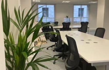 15 Person Open Plan Layout Office with Fitted Kitchen & Meeting room | 1,221 Sq. Ft.