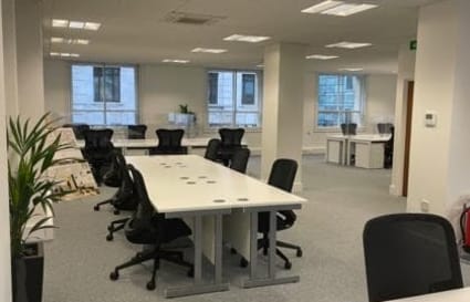 15 Person Open Plan Layout Office with Fitted Kitchen & Meeting room | 1,221 Sq. Ft.