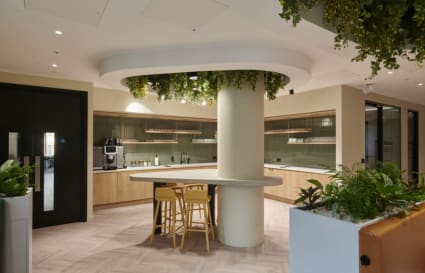 23 Person External Private Office with Meeting Room in London | 821 Sq. Ft.