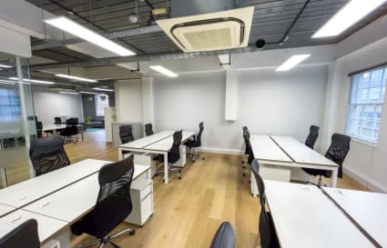 60 Person Private Office in London with 4 Meeting Rooms
