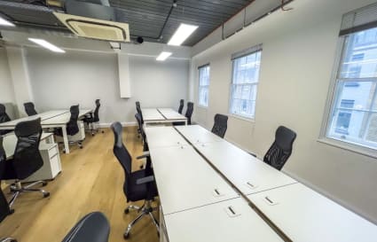 60 Person Private Office in London with 4 Meeting Rooms