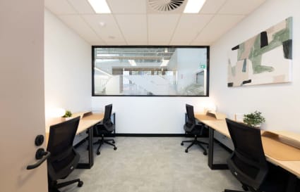 Suite10 - 5 Desk Internal/Filtered Light Private Office 