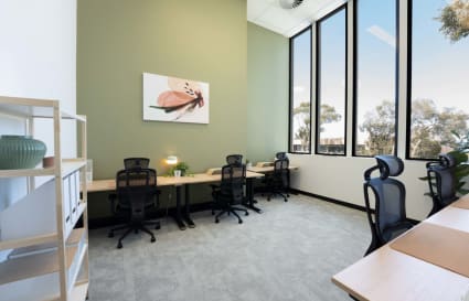 Suite10 - 5 Desk Internal/Filtered Light Private Office 