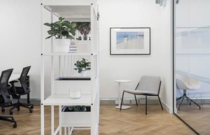 74 Person Managed Office in London with 3 Meeting Rooms | 4,461 sqft