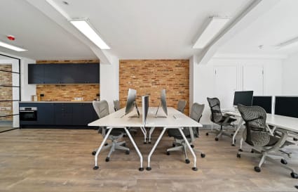 8 Person Managed Office with Meeting Room in London | 455 sqft