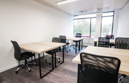 External Private Office for up to 8 People | 224 Sq. Ft.