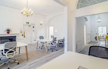10 Person Private Office in London | 450 sqft
