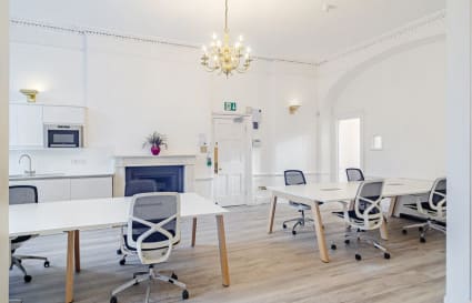 10 Person Private Office in London | 450 sqft