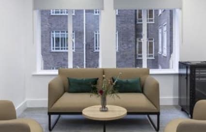 33 Person Managed Office in High Holborn | 1,815 Sq. Ft.