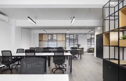 20 Person Managed Office in London with 2 Meeting Rooms | 1,442 Sq. Ft.