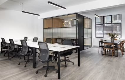 20 Person Managed Office in London with 2 Meeting Rooms | 1,442 Sq. Ft.