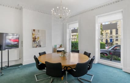 Private Office for up to 20 People | 1,076 Sq. Ft.