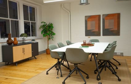 24 Person Internal Managed Office in London | 1,990 Sq. Ft.