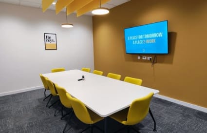 6 Person Internal Private Office in Leeds | 204 Sq. Ft. 