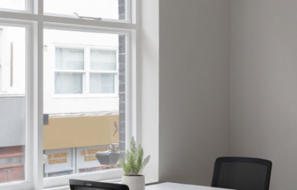 20 Person Serviced Office with Meeting Room, Phone Booth & Shower in London | 706 sq ft