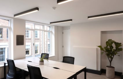 20 Person Serviced Office with Meeting Room, Phone Booth & Shower in London | 706 sq ft