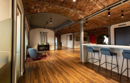 6 Person Office Available | 284 Sq. Ft.  