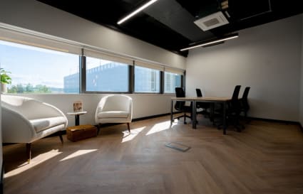Private Office for up to 6 People