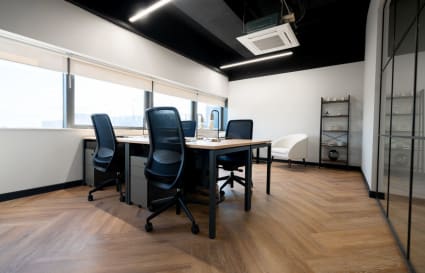 Private Office for up to 6 People