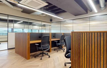 8 Coworking Desks