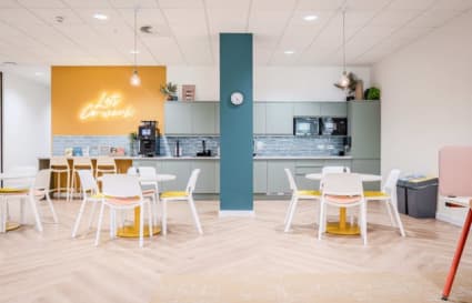 16 Person Internal Private Office in Leeds | 462 Sq. Ft. 