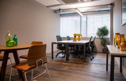 24 Person Private Office in London | 1,510 Sq. Ft.