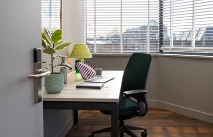 24 Person Private Office in London | 1,510 Sq. Ft.