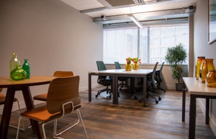 5 Person Private Office in London | 250 Sq. Ft.