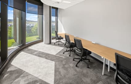 7 Person Premium External Private Office