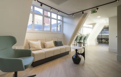 26 Person Managed Office in London | 2,515 Sq. Ft.