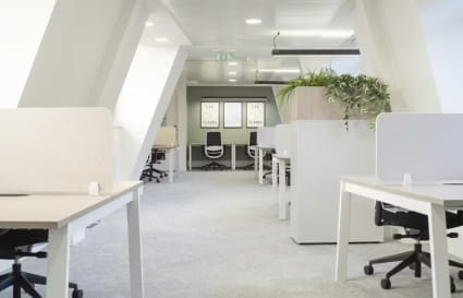 26 Person Managed Office in London | 2,515 Sq. Ft.