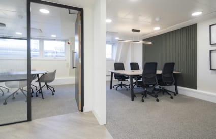 26 Person Managed Office in London | 2,515 Sq. Ft.