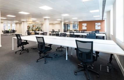 100 Person Managed Office in City of London with 3 Meeting Rooms | 6,024 sqft