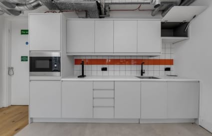 35 Person Managed Office with 2 Meeting Rooms in Camden | 3,070 sq ft
