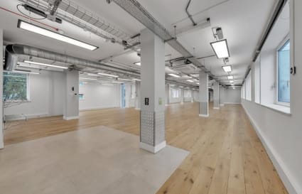 35 Person Managed Office with 2 Meeting Rooms in Camden | 3,070 sq ft
