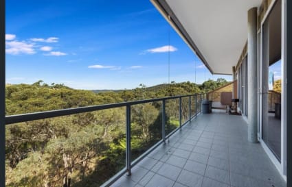 Large Balcony facing the Garigal National Park