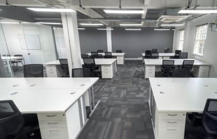 30 Person Private Office in London with 2 Meeting Rooms