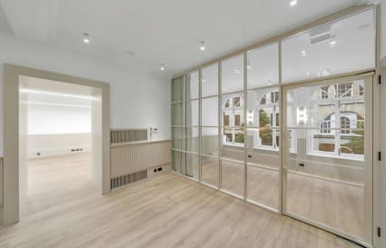 10 Person Managed Office in London | 1,135 sq ft