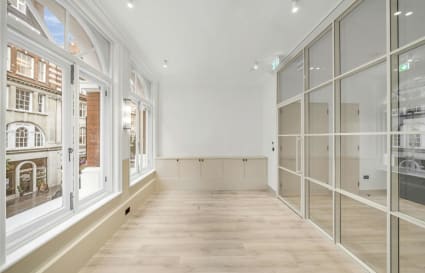 10 Person Managed Office in London | 1,135 sq ft