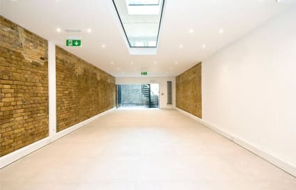 16 Person Managed Office in London | 1,000 sq ft