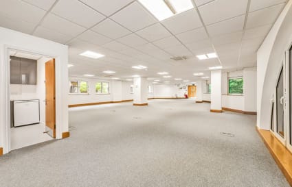38 Person Managed Office in London | 2,327 sqft