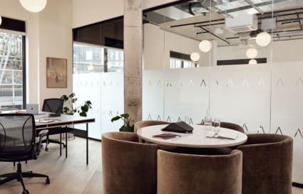 14 Person External Private Office in London | 427 sqft