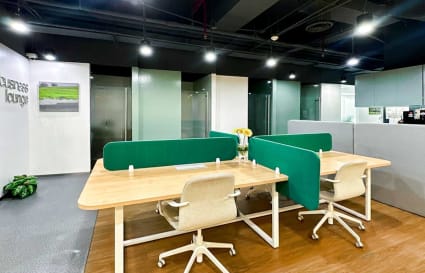 Modern coworking space with sleek workstations, vibrant dividers, and stylish chairs. Ideal for productivity.