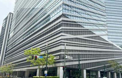 Modern office building with sleek architecture and easy street access, ideal for dynamic businesses.