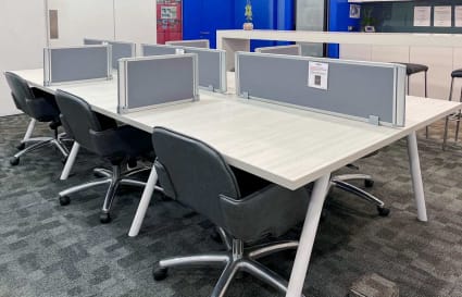 Modern coworking space with sleek desks and ergonomic chairs, ideal for collaboration.